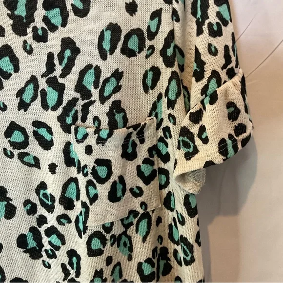 Hopely Women’s Short Sleeve Light Blue Leopard Print Waffle Knit Size Large - Picture 7 of 13